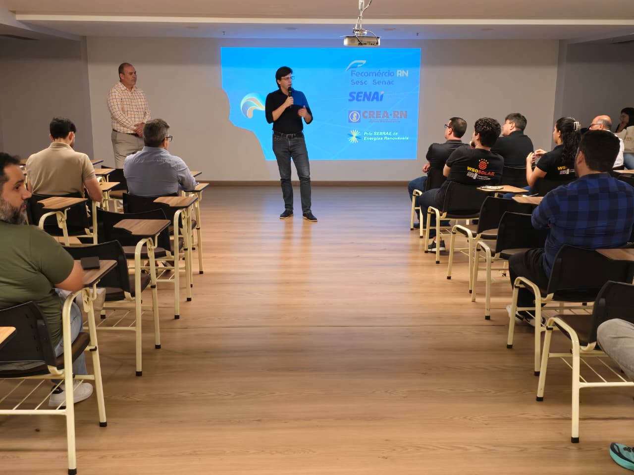 APER TALKS reúne especialistas para debater segurança, direito e mercado solar na EXPOSOLAR 2025